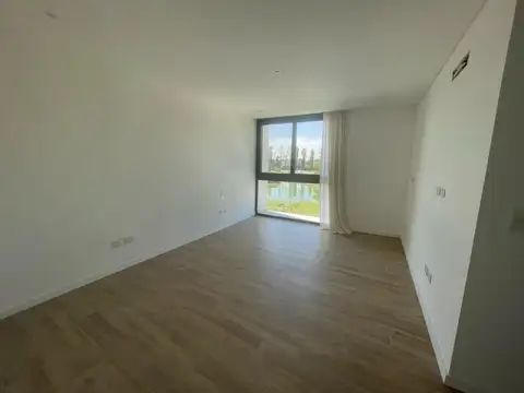 Casa 6 ambientes con 5 baños