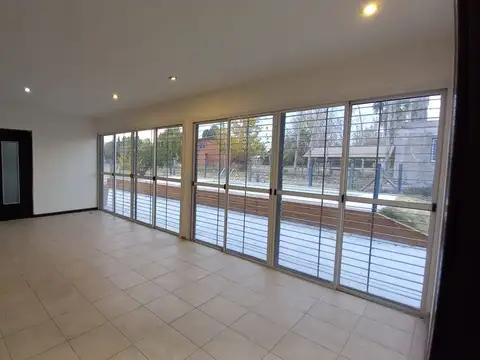 Venta de casa con pileta en Corralitos