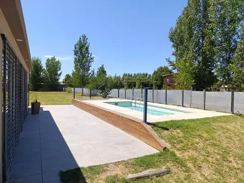 Venta de casa con pileta en Corralitos