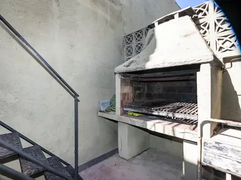 Depto Tipo Casa en Venta 50 años