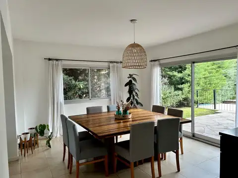 Casa en Alquiler en Villa Olivos, USD 1.900