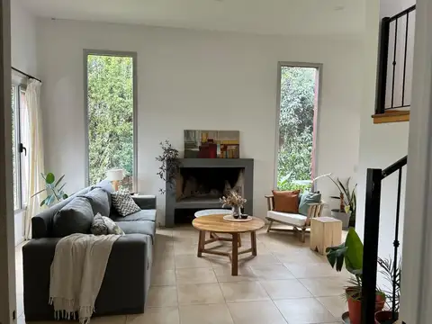 Casa 5 ambientes con 3 baños