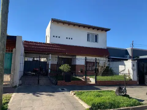 Venta casa 3 dorm lumin c/patio coch V. Ballester