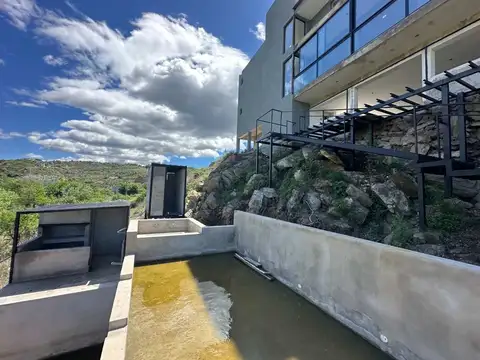 Casa 16 ambientes con 3 baños