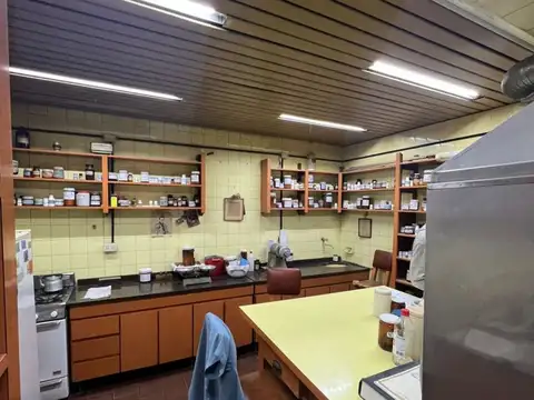 AV LISANDRO DE LA TORRE 2100