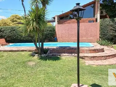 Casa en Venta con 3 cocheras