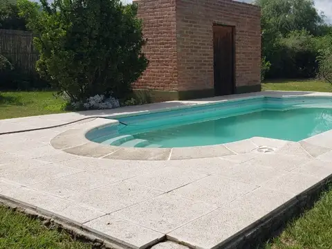 Casa 4 ambientes con 2 baños
