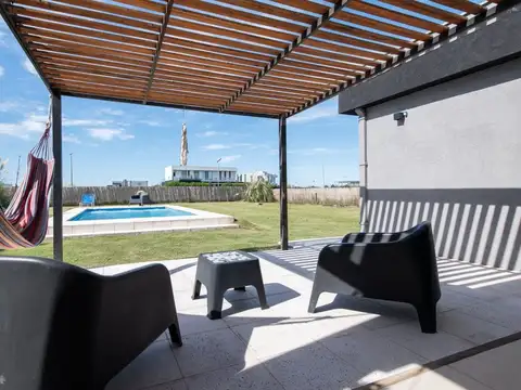 Casa 3 ambientes con 2 baños