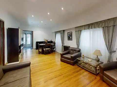 Casa chalet en venta  en Beccar 5 ambientes con dependencia de servicio