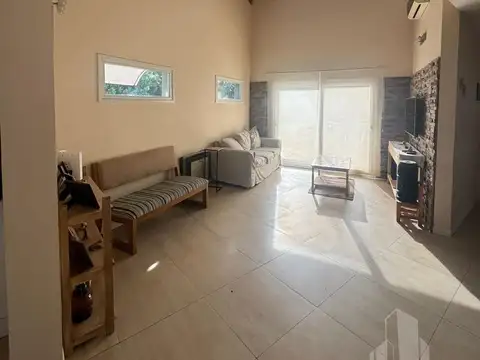 Casa 4 ambientes con 4 baños