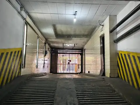 Av Rivadavia 3100 Balvanera Cochera U$14.000