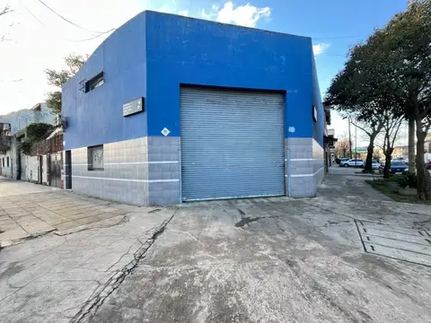 Galpón en Alquiler en Flores | 299 m² Cubiertos, Techo Parabólico y Ubicación Estratégica