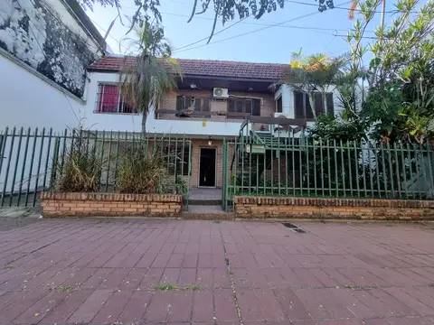 Casa u oficinas+2 departamentos+hermoso terreno céntrico!