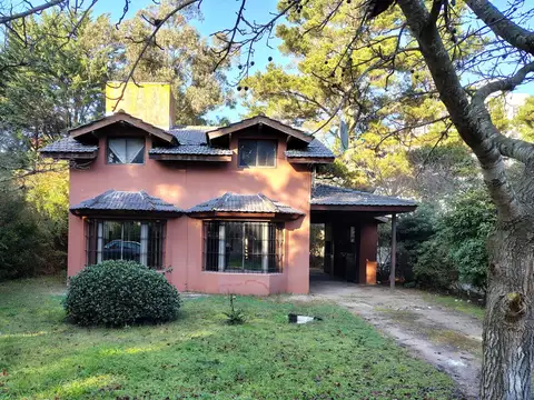 Casa en calle Samuel Spiro a una cuadra de Av principal