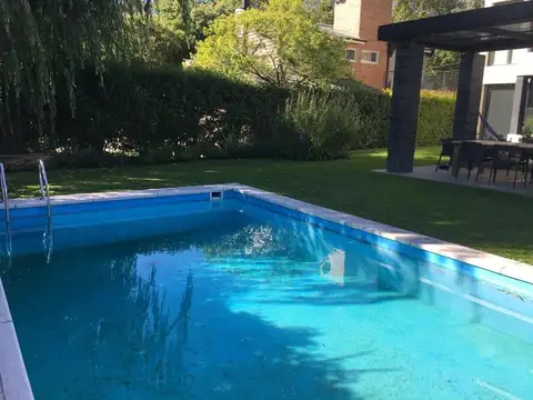 Casa en Venta en Zárate, USD 300.000