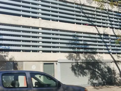 Venta de Cochera Cubierta en Quilmes Centro