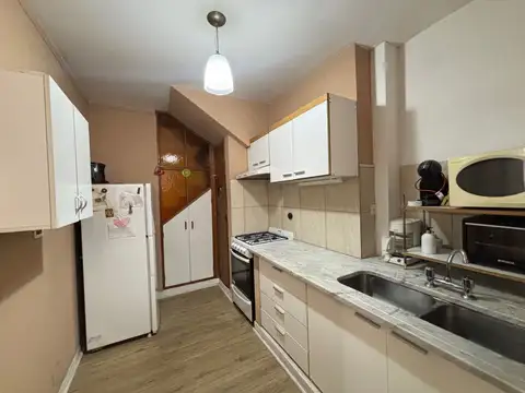 Depto Tipo Casa 5 ambientes con 2 baños