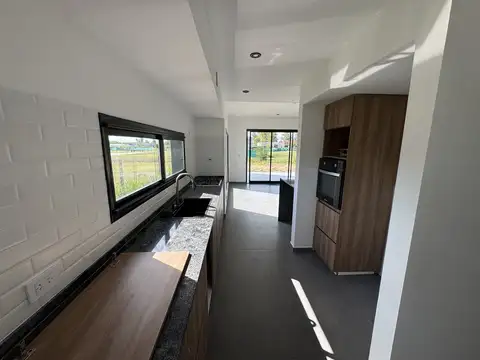 Casa en Venta en Pilar Del Este - Santa Sofia, USD 190.000