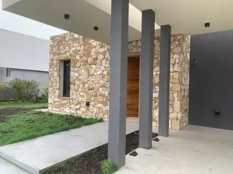 Los Robles 5901