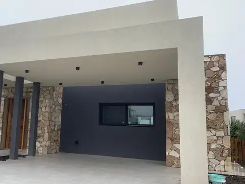 VENTA CASA CANNING BARRIO TERRALAGOS