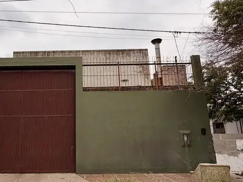 SE VENDE EXCELENTE GALPON EN B° ZUMARAN