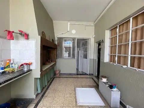VENTA CASA / LOCAL/ GALPON EN BLOQUE SOBRE AV.44