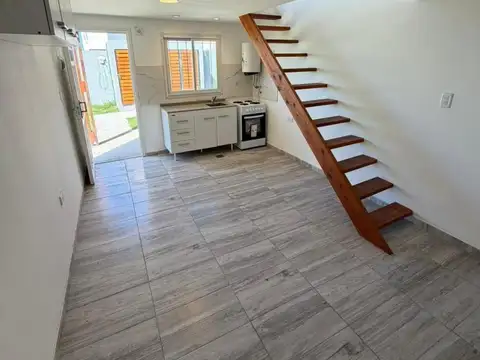 Depto Tipo Casa en Venta 1 año