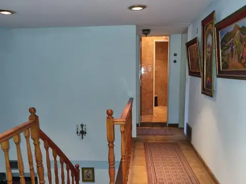 Casa en Venta con 4 cocheras