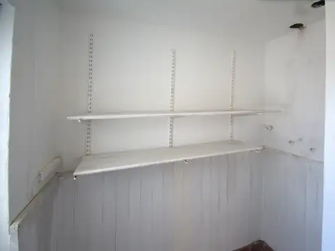 Casa 5 ambientes con 1 baño