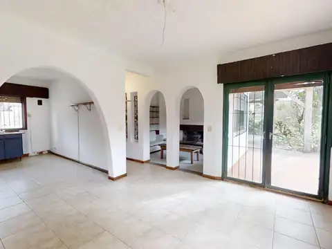 Casa 5 ambientes con 2 baños