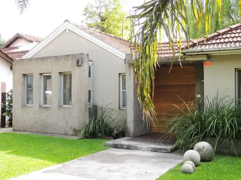 Casa nueva en excelente estado con amplias aberturas hacia el parque 