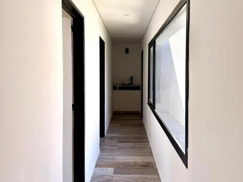 Casa en Alquiler con 4 cocheras