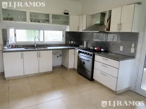 Casa 7 ambientes con 3 baños