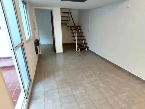Depto Tipo Casa en Alquiler de 3 ambientes