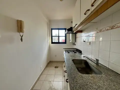 Departamento de 2 dormitorios en alquiler en La Plata sobre Calle 47 [Cod: 2]