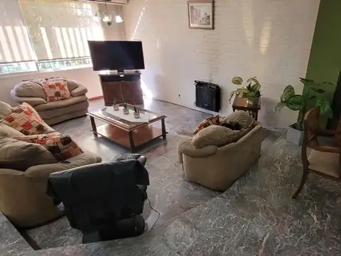 Casa 6 ambientes con 3 baños