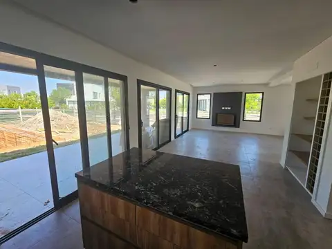 FABULOSA CASA A ESTRENAR EN CASTAÑOS