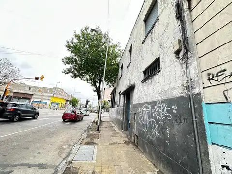 Av Mitre 96
