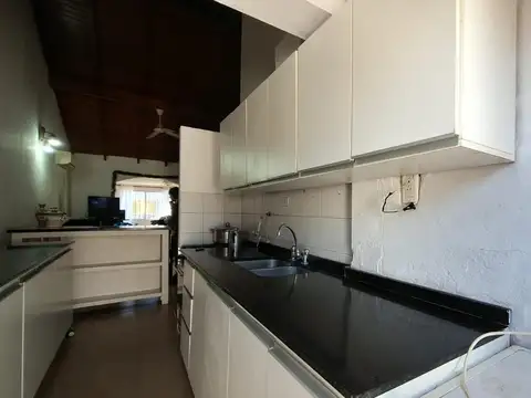 Casa en Venta con 3 cocheras