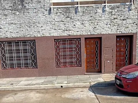 CASA EN PH 3 AMBIENTES  COCINA-COMEDOR PATIO LAVADERO TERRAZA CON QUINCHO