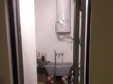 Casa con patio y cochera.