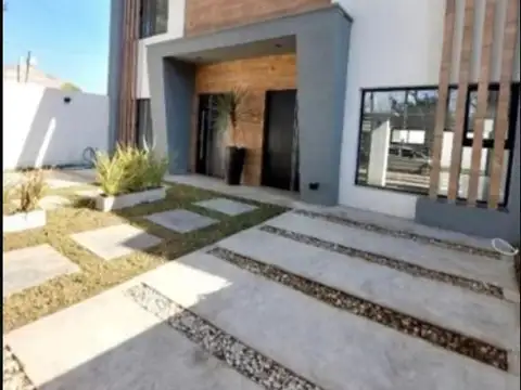 Duplex 4 ambientes. Parque Leloir.