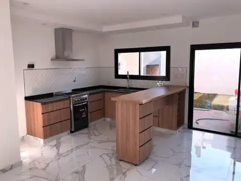 Casa en Venta con 1 cochera
