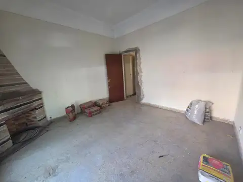 PH 2 ambientes con patio entrada independiente y local 73m2