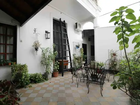 VENTA CASA CON COCHERA, PATIO Y TERRAZA