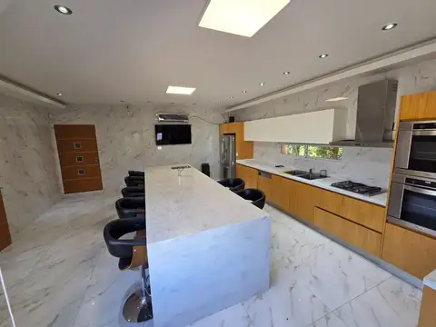 Casa en Alquiler de 4 dormitorios