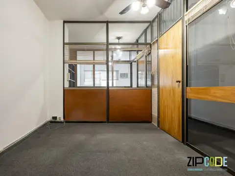 Venta Oficina en San Nicolas con 3 Despachos