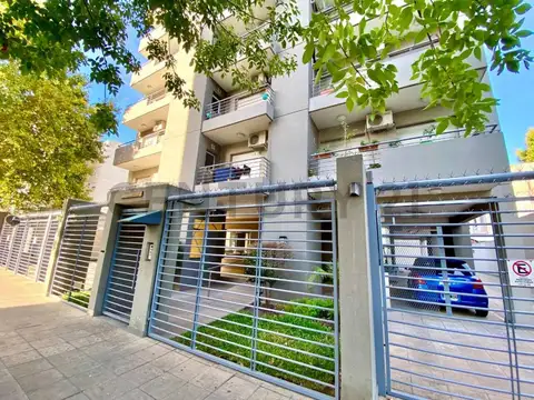 VENTA DE AMPLIO DEPARTAMENTO 2 AMBIENTES EN CASEROS