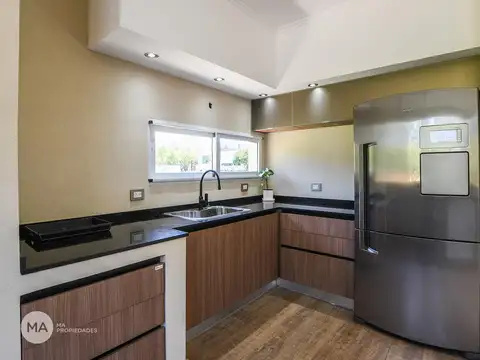 Casa de 3 dormitorios, jardín, pisicina - Azahares del Paraná, Fighiera | Venta