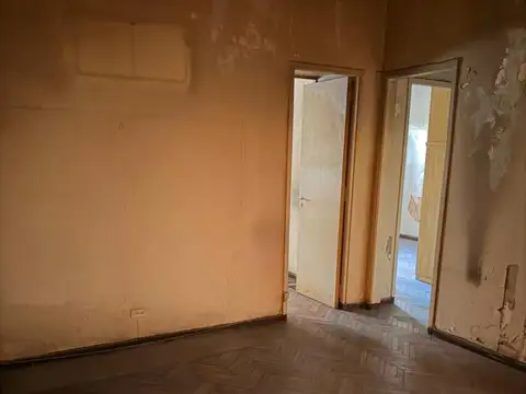 DEPARTAMENTO EN VENTA DE 3 AMBIENTES C/DEPENDENCIAS  SAN TELMO TOTALMENTE A REFACCIONAR